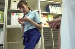 Gã chồng lo làm việc, bà xã ở nhà vụng trộm với cậu thanh niên phòng bên